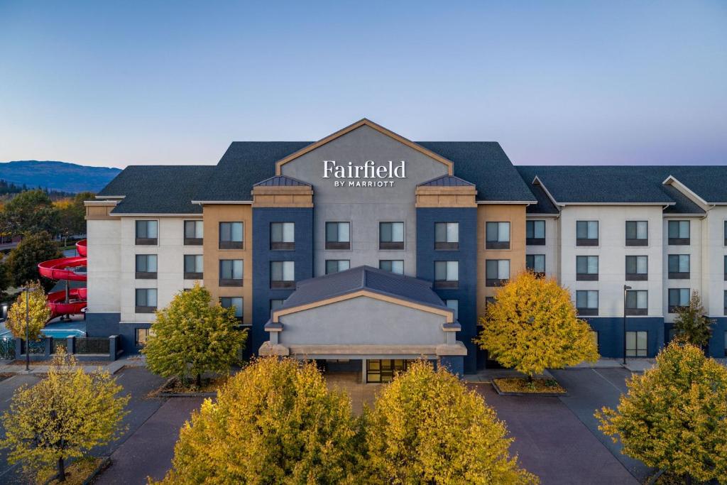 una representación de la posada y las suites de Fairfield en Fairfield Inn & Suites by Marriott Kelowna, en Kelowna