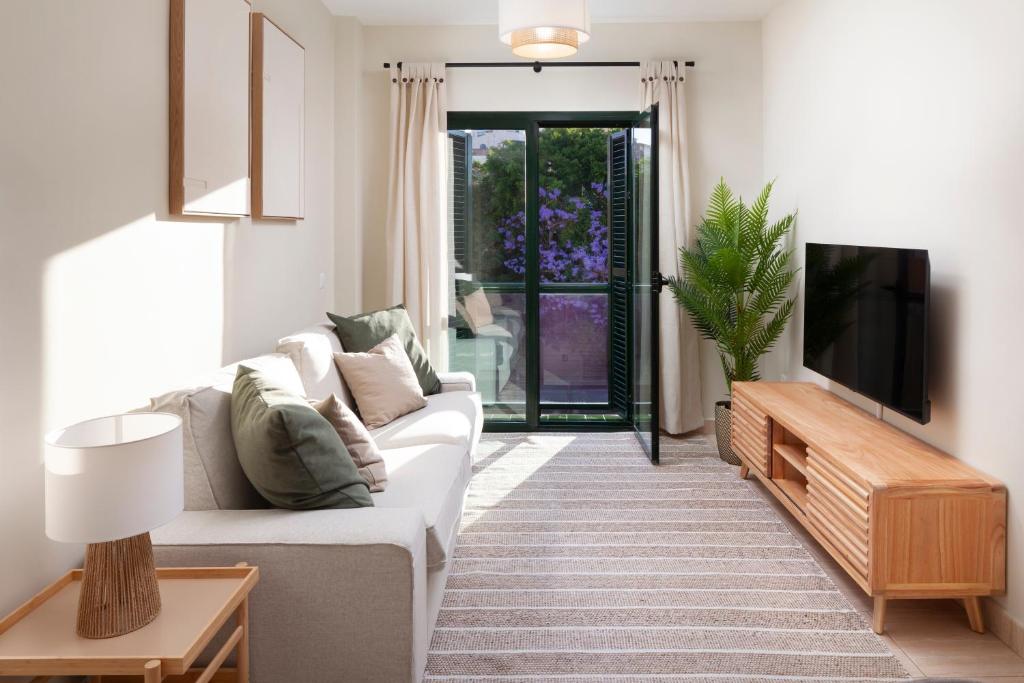 Amazing 2-bedroom apartment with free parking