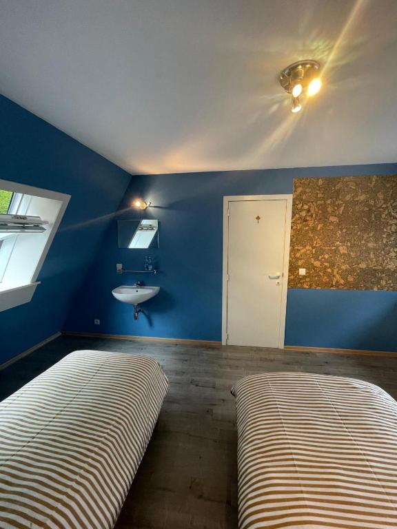 Postel nebo postele na pokoji v ubytování Villa tomorrowland 2025