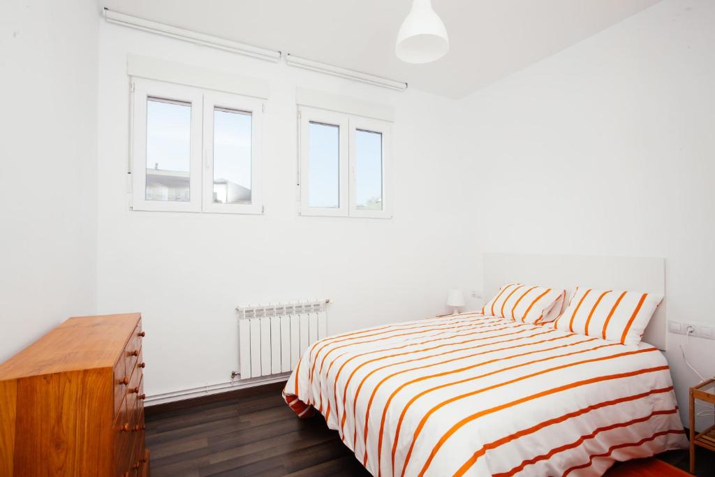 Posteľ alebo postele v izbe v ubytovaní Apartamentos Florida 30