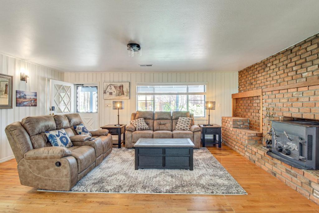 Inviting Home Walk to Trails!,