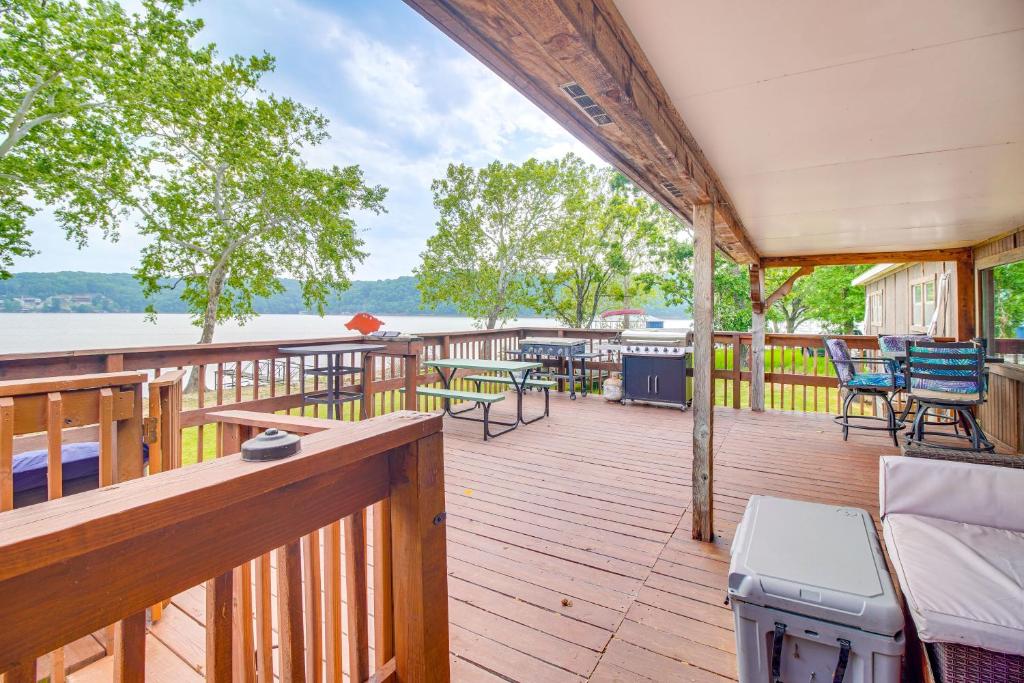 Lakefront Cabin in Jay with Deck, Views and Boat Ramp!, Jay (updated ...
