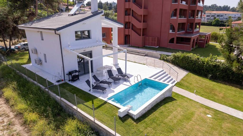 Bazén v ubytování Aura Beachfront Private Pool Villa nebo v jeho okolí