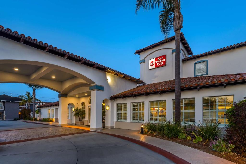 Best Western Plus Capitola By-the-Sea Inn & Suites photo