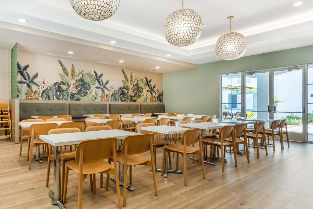 Best Western Plus Capitola By-the-Sea Inn & Suites photo
