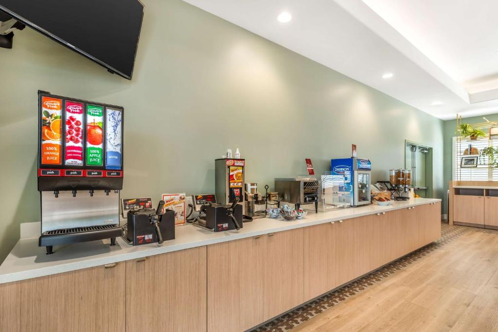 Best Western Plus Capitola By-the-Sea Inn & Suites photo