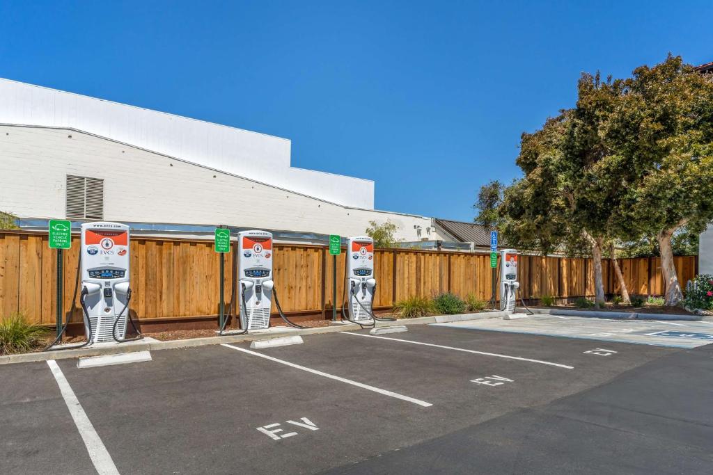 Best Western Plus Capitola By-the-Sea Inn & Suites photo
