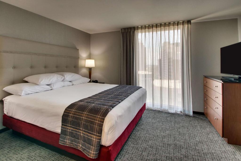 Drury Plaza Hotel San Antonio Riverwalk photo