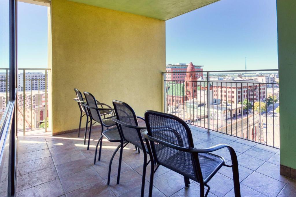 Drury Plaza Hotel San Antonio Riverwalk photo