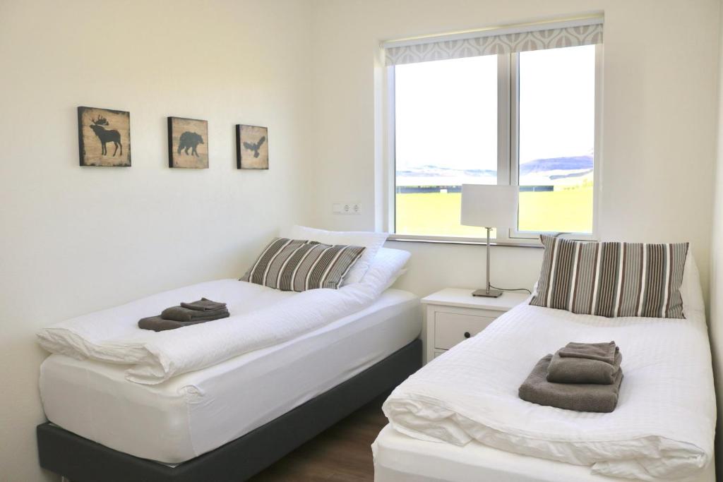 Postel nebo postele na pokoji v ubytování Miðhraun - Lava resort