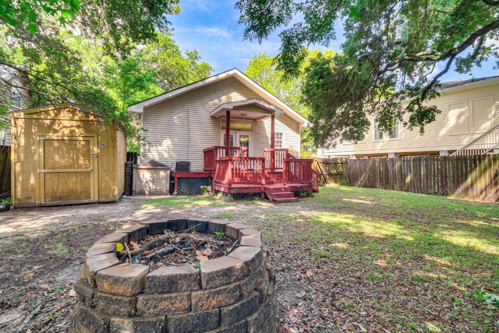 Biloxi Home with Deck and Fire Pit 2 Mi to Beach!, Biloxi Precios