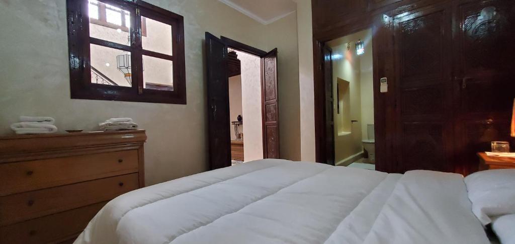 Postel nebo postele na pokoji v ubytování Riad Dar Si Driss