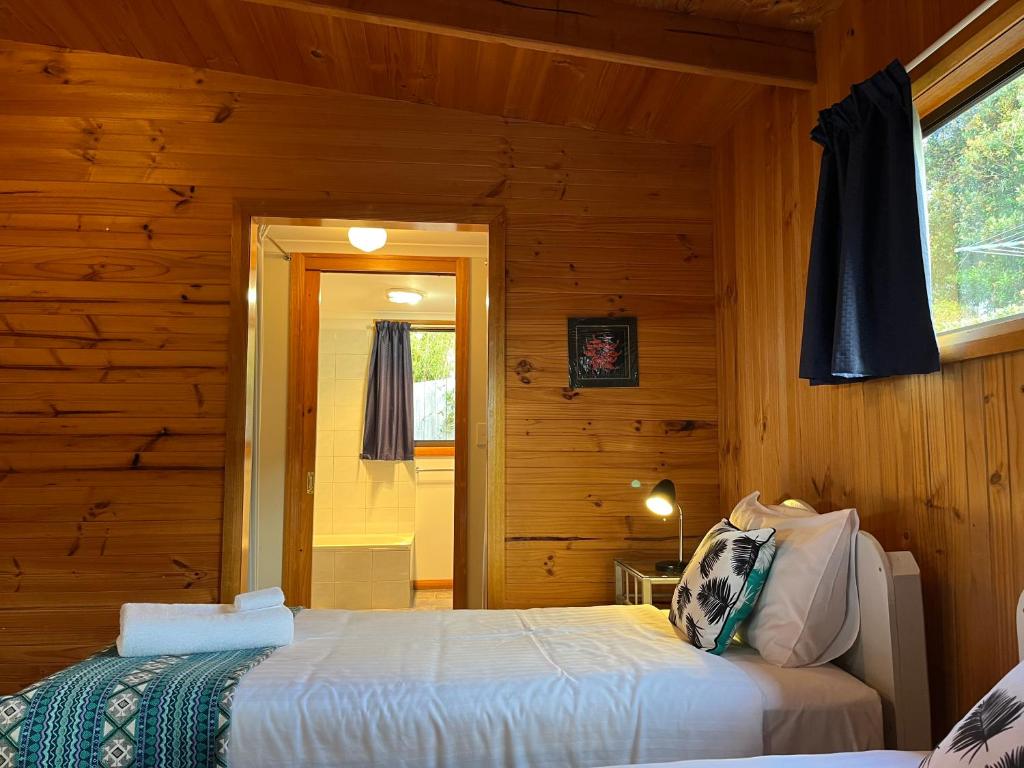 Postel nebo postele na pokoji v ubytování Diamond Roost