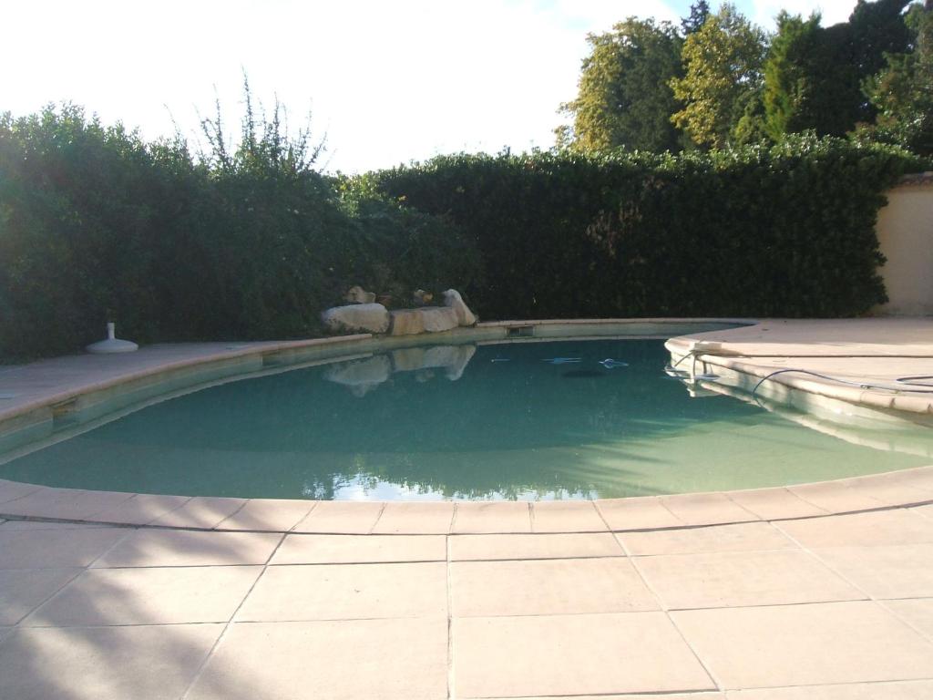 a small swimming pool in a yard at Mas des Retrouvailles in Châteaurenard