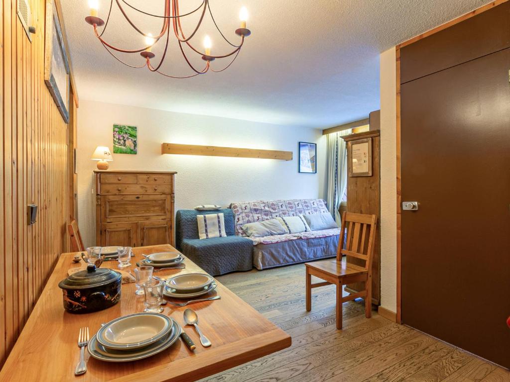 Appartement tout équipé avec balcon et garage, à 10min des commerces, navette gratuite.