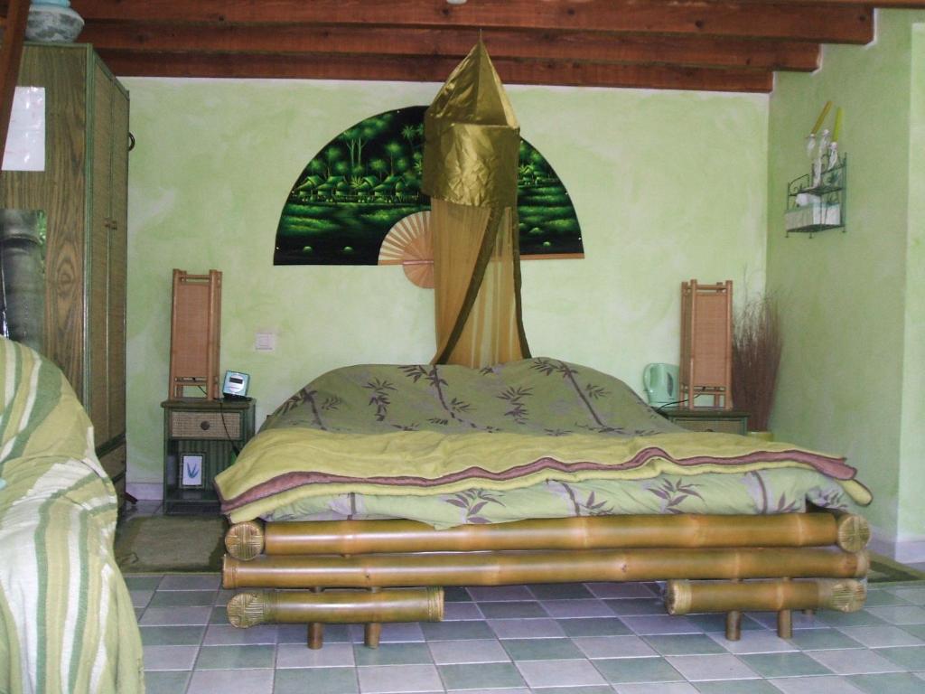 Mas des Retrouvailles - Triple Room With Garden View (2 Adults 1 Child)