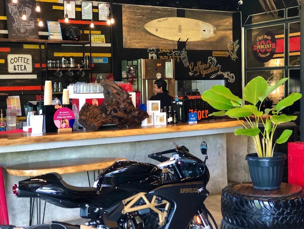 Nápoje v ubytování Cafe Moto Hostel