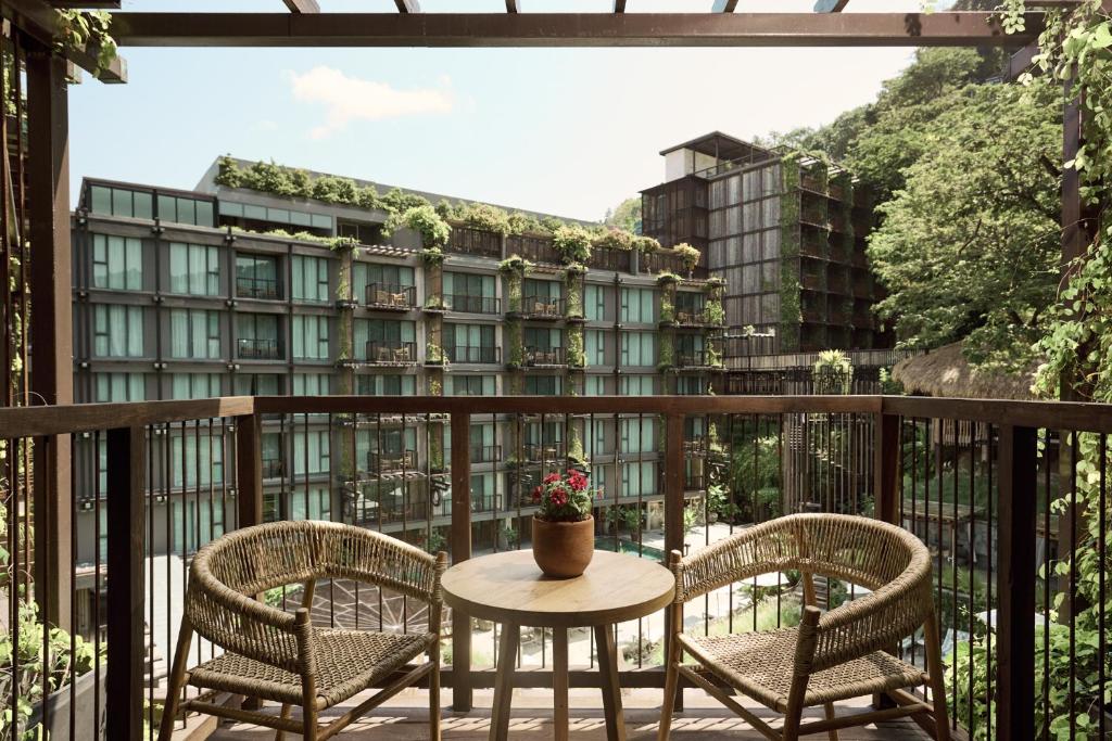 Balkón nebo terasa v ubytování Dinso Resort & Villas Phuket, Vignette Collection by IHG