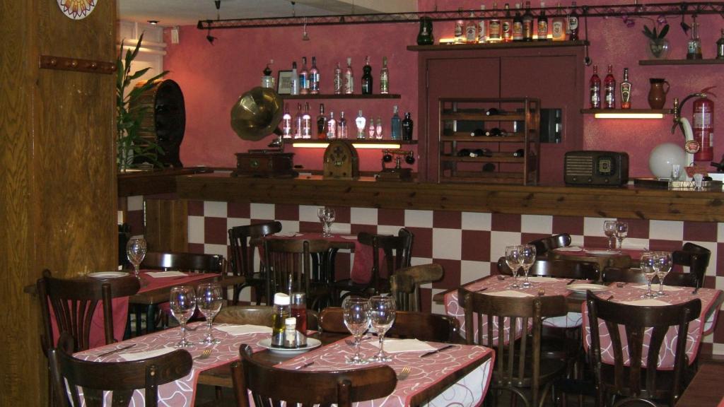 Fotografie z fotogalerie ubytování Hostal L'Esquella v destinaci Aiguafreda