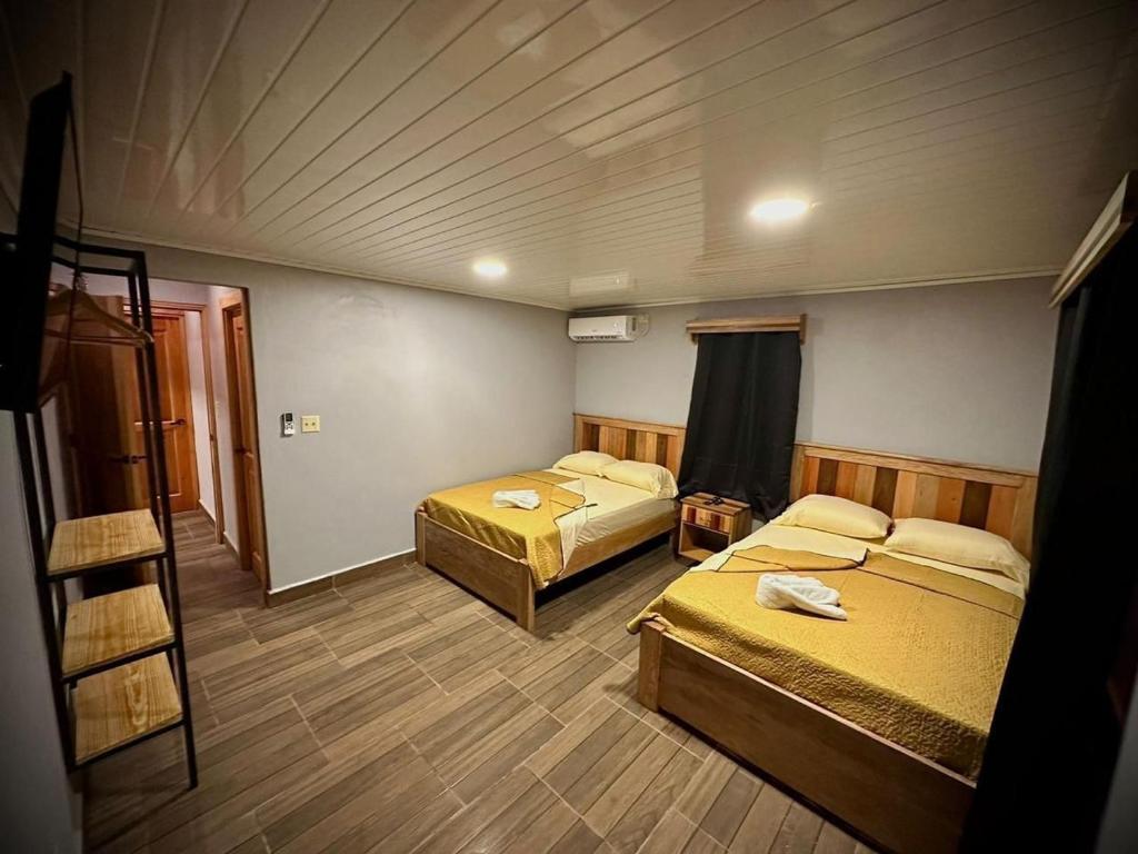 Postel nebo postele na pokoji v ubytování Blasina Beer Hostel