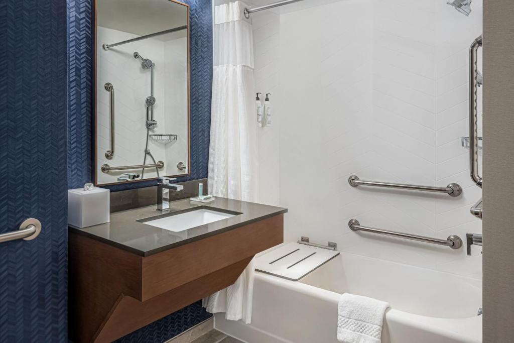 Koupelna v ubytování Fairfield by Marriott Inn & Suites Rome NY