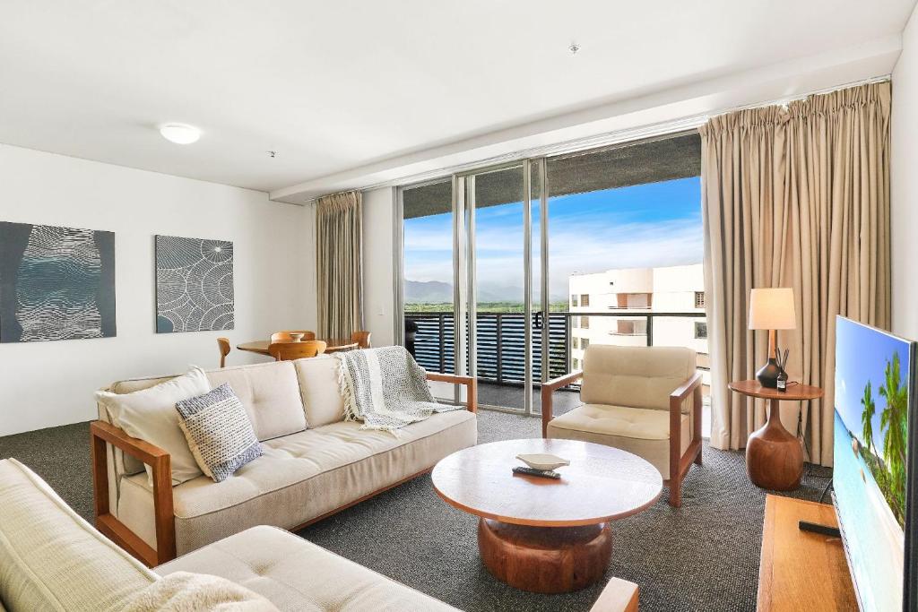 Χώρος καθιστικού στο 903 Harbour Lights with Ocean Views