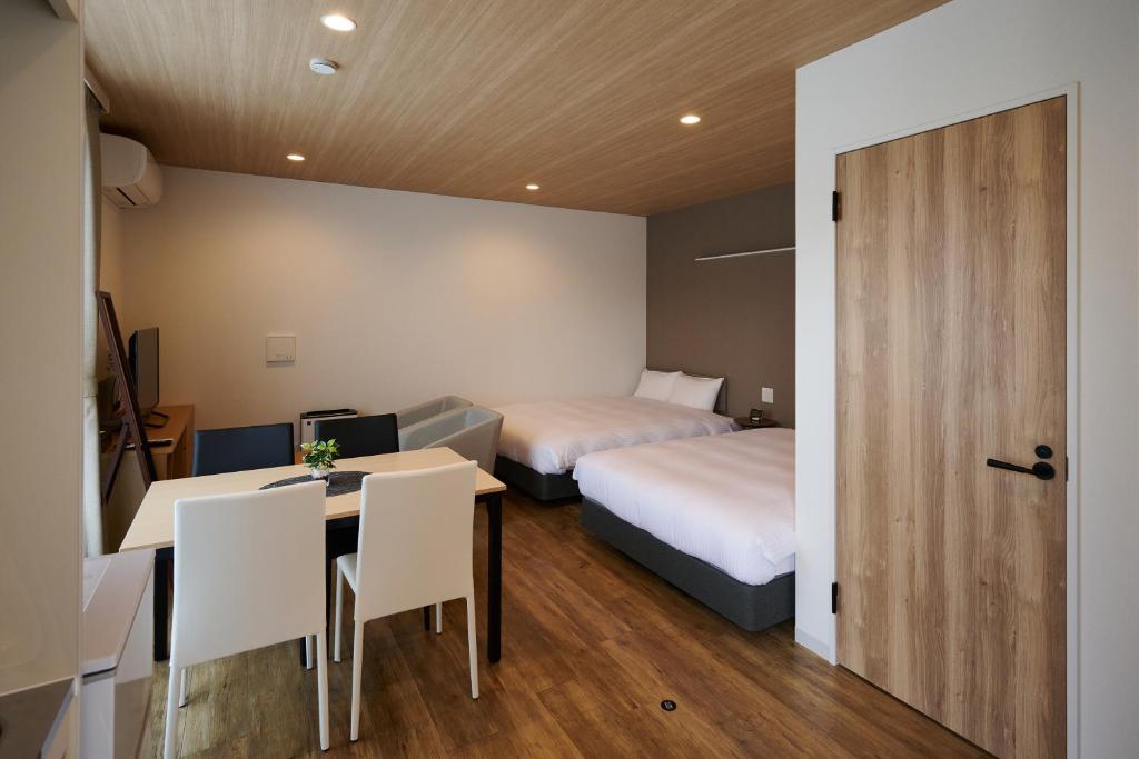 Postel nebo postele na pokoji v ubytování HOTEL R9 The Yard Kaizu