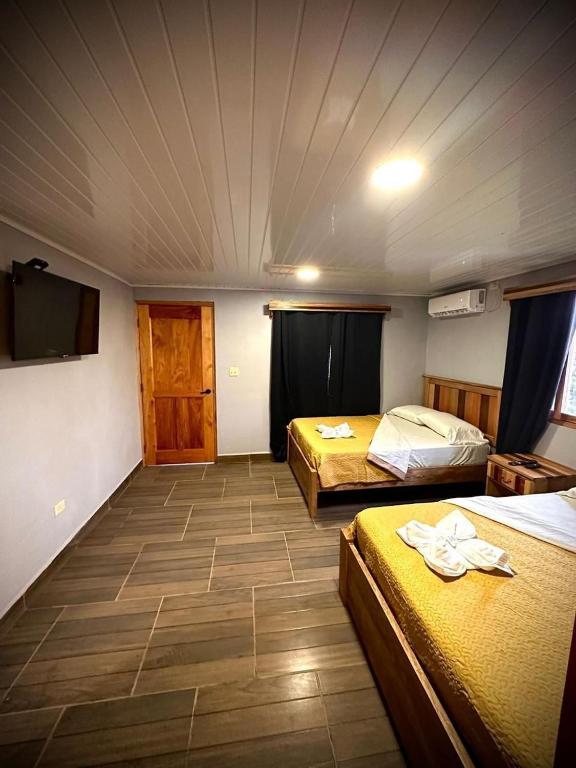 Postel nebo postele na pokoji v ubytování Blasina Beer Hostel