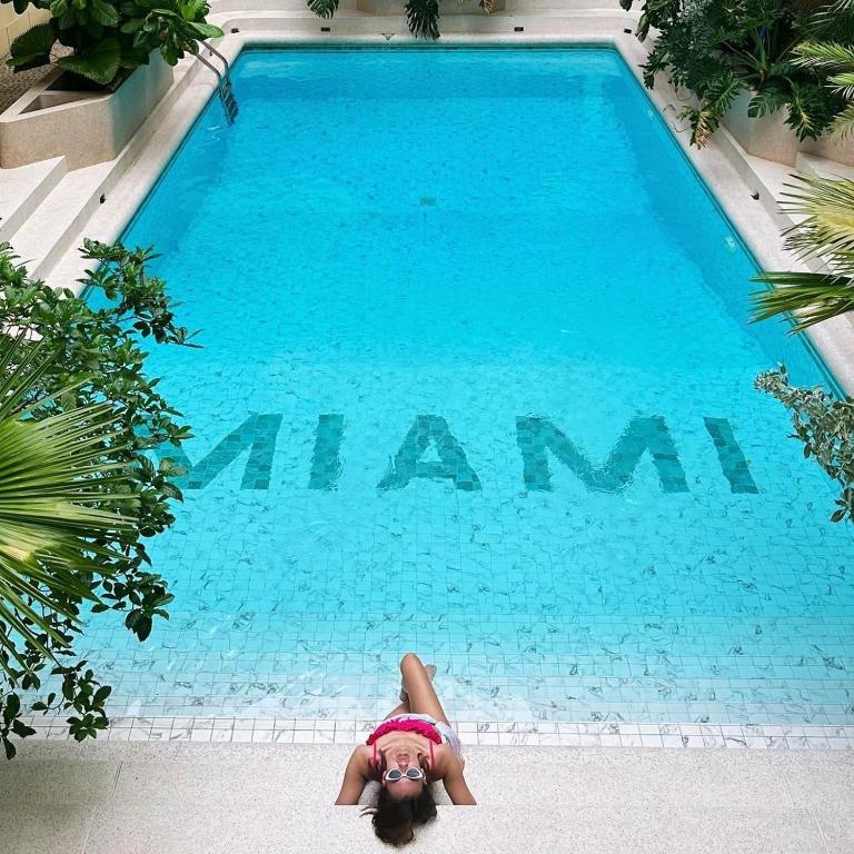 Bazén v ubytování Miami Hotel Bangkok nebo v jeho okolí