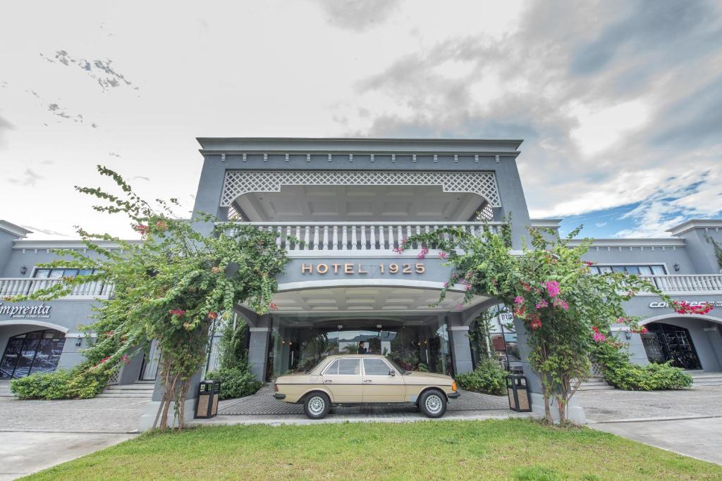 Bangunan di mana terletaknya hotel