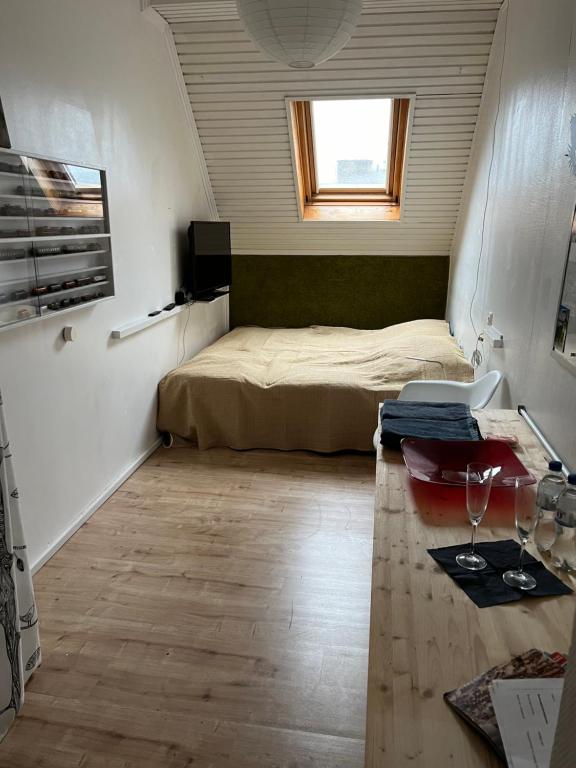 מיטה או מיטות בחדר ב-Doppelzimmer mit Frühstück in Leipzig