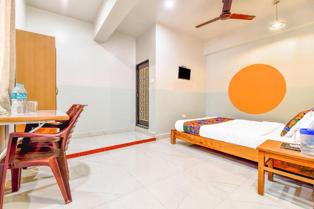 Postel nebo postele na pokoji v ubytování FabHotel Ashirwad - Nr Mall De Goa, Porvorim