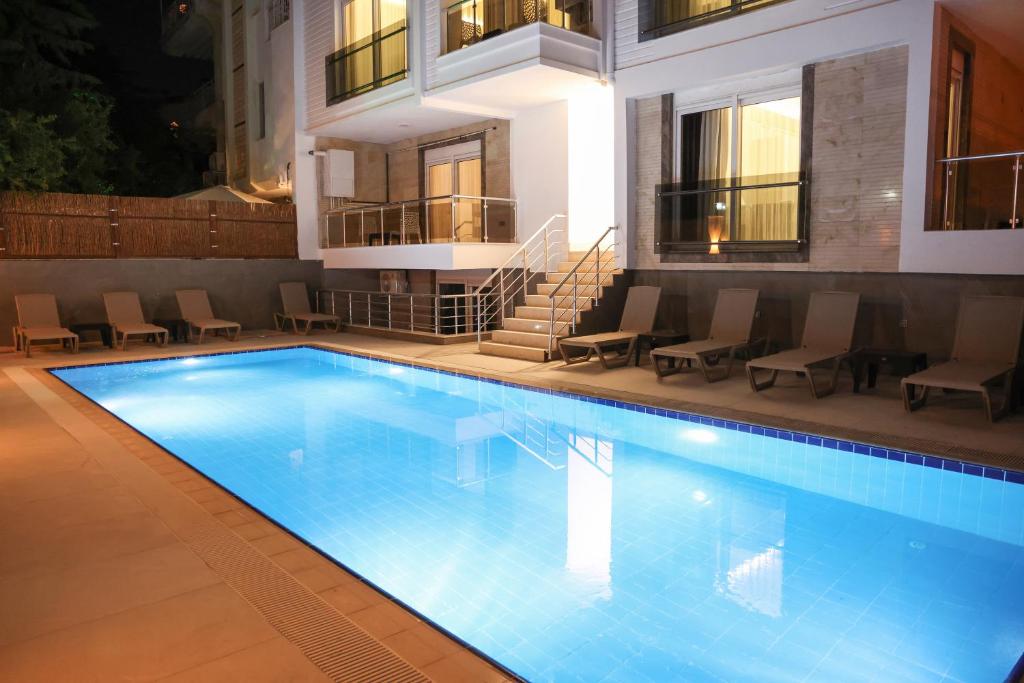 Bazén v ubytování Livia Luxury Apart Hotel nebo v jeho okolí