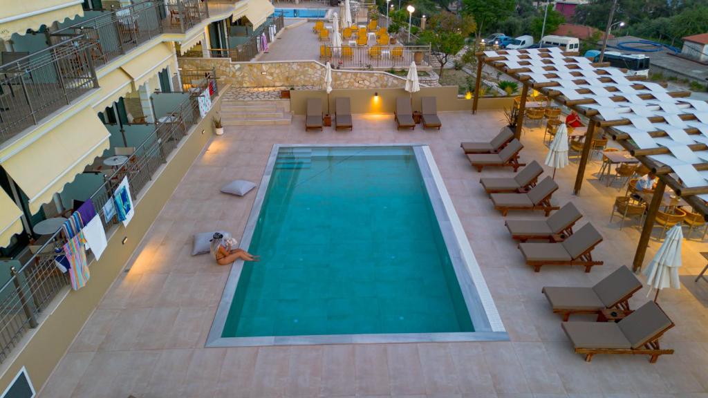 Bazén v ubytování Maria Resort Parga nebo v jeho okolí