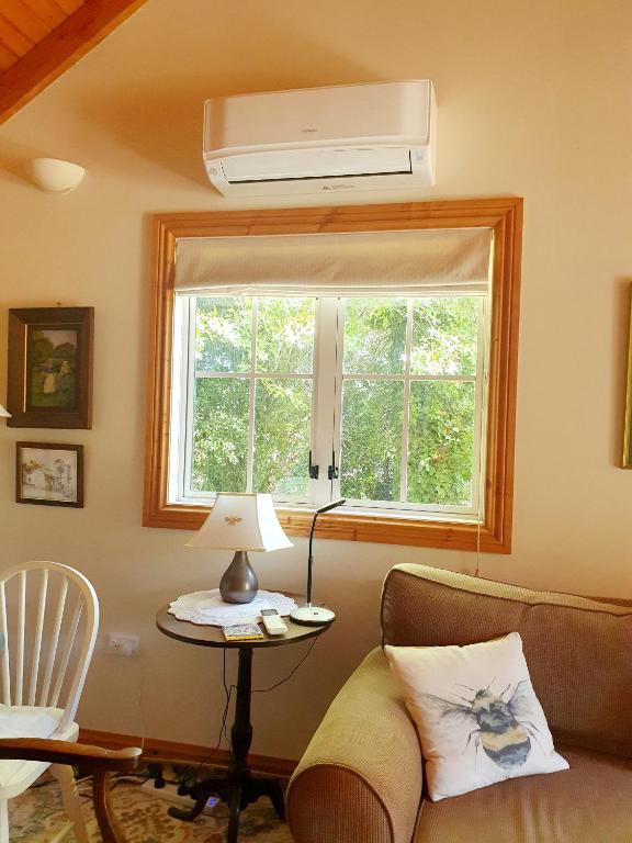 Bumblebee Cottage - Resim 26