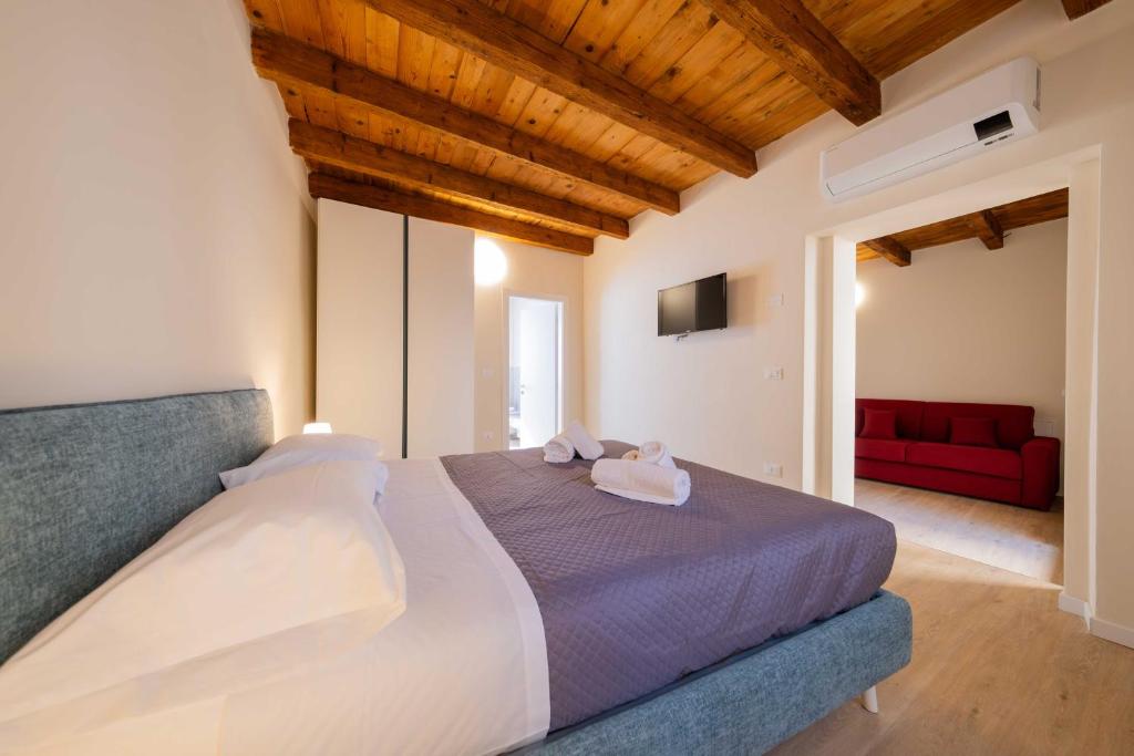 Ένα ή περισσότερα κρεβάτια σε δωμάτιο στο ApartmentsGarda - Loggia Libertà
