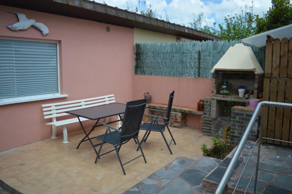 Patio nebo venkovní prostory v ubytování Le Caprice de la mer - maison avec véranda, jardin