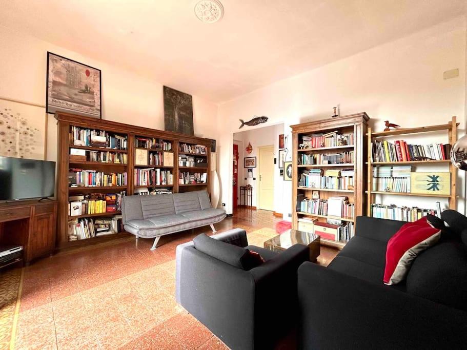 Pinocchio 3thfloor / bright artistic apartment La Spezia Cinque Terre - Housity