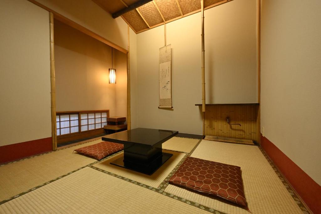 Posezení v ubytování Osakaya Ryokan