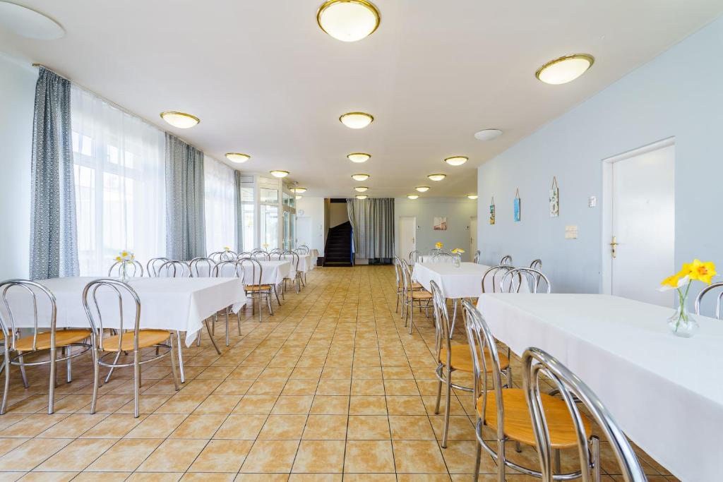 Zdjęcie z galerii obiektu Apartmány Nová Role - BeachCamp w mieście Nová Role