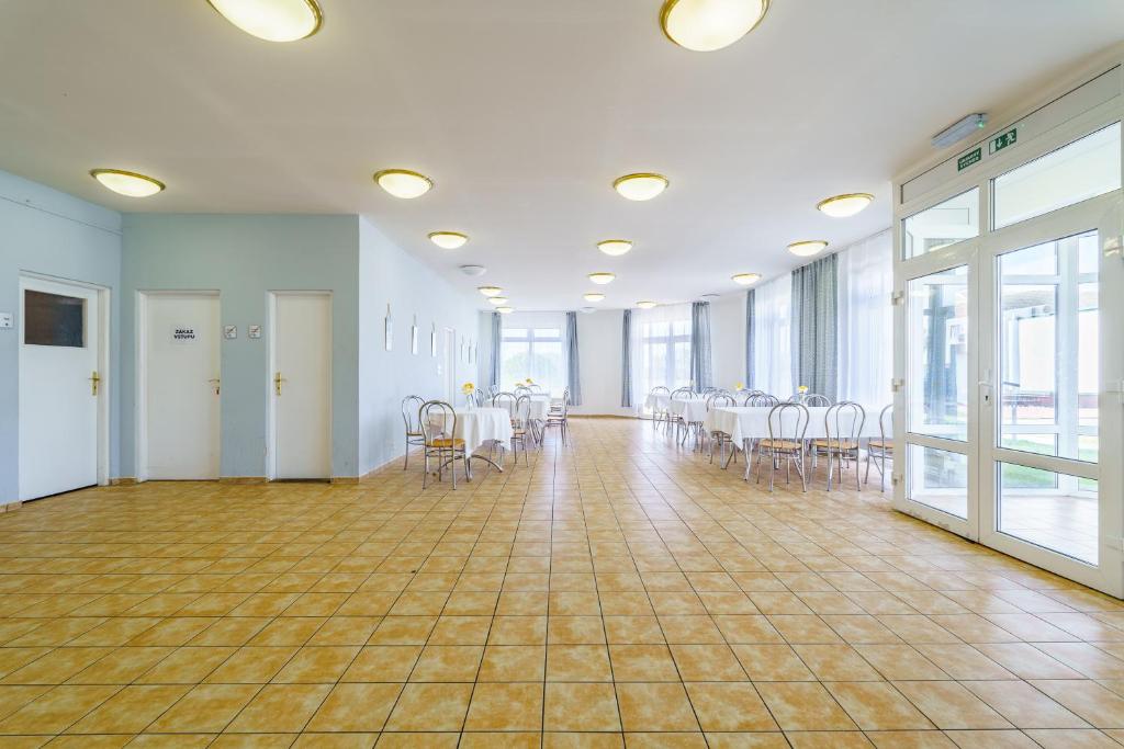 Zdjęcie z galerii obiektu Apartmány Nová Role - BeachCamp w mieście Nová Role