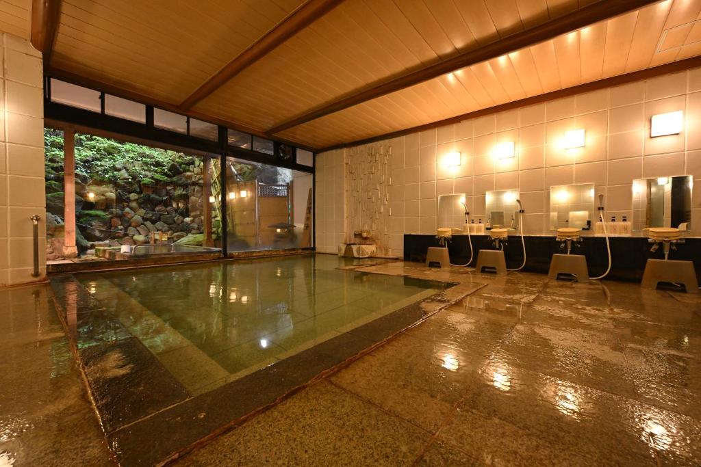 Bazén v ubytování Osakaya Ryokan nebo v jeho okolí