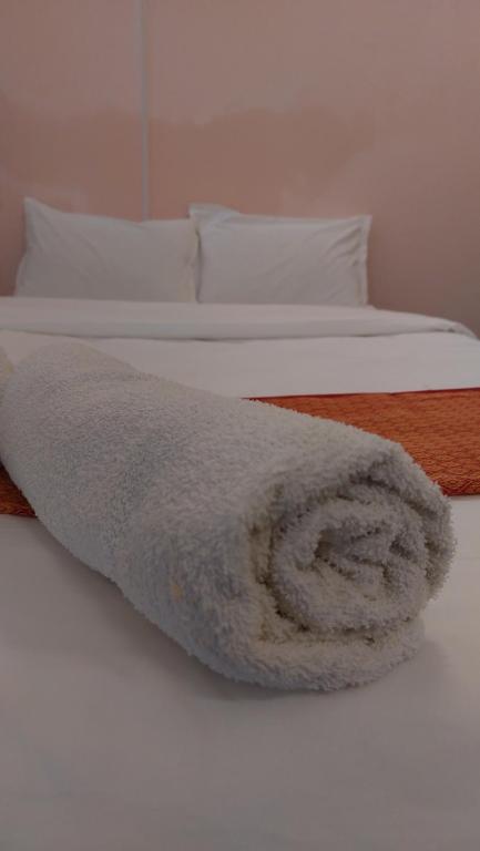 Uma cama ou camas num quarto em 26 LaPorte