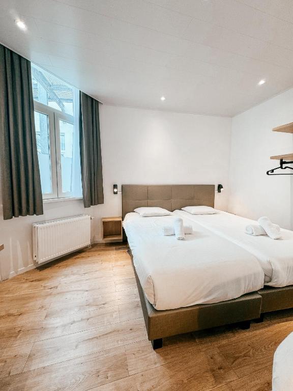 Postel nebo postele na pokoji v ubytování Alpha Hotel