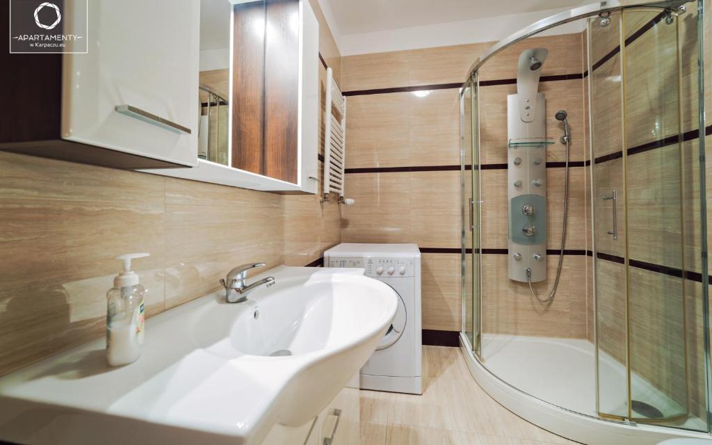Kúpeľňa v ubytovaní Wonder Home - Apartamenty z balkonami blisko centrum Karpacza