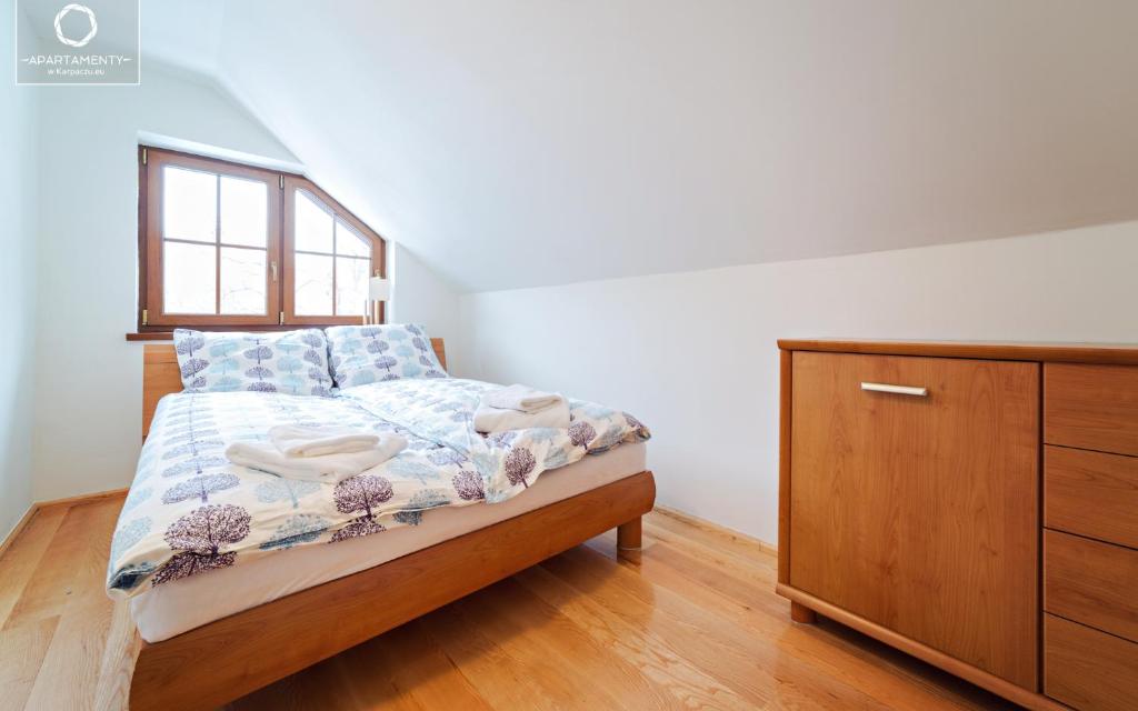 Posteľ alebo postele v izbe v ubytovaní Wonder Home - Apartamenty z balkonami blisko centrum Karpacza