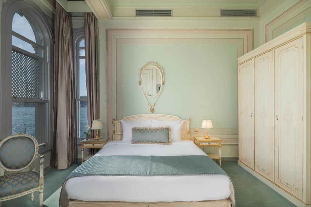 A bed or beds in a room at Bosphorus Palace Hotel
