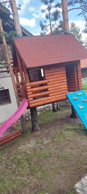 Zgrada u kojoj se nalazi vila