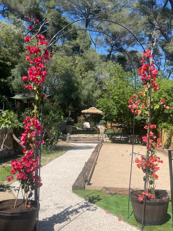 Zahrada ubytování Magnifique Chalet avec jacuzzi 2P Mougins