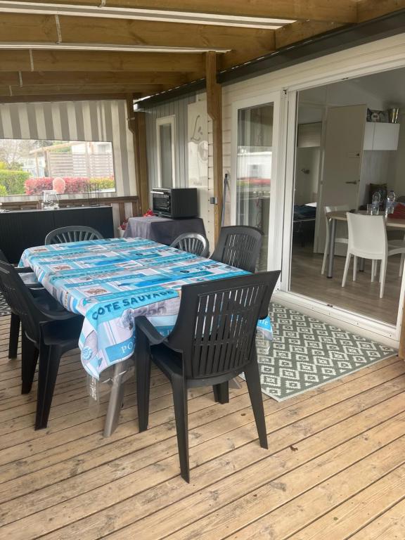 Patio nebo venkovní prostory v ubytování Mobil home confort XL,camping la pommeraie, piscine et océan, concarneau et pont aven
